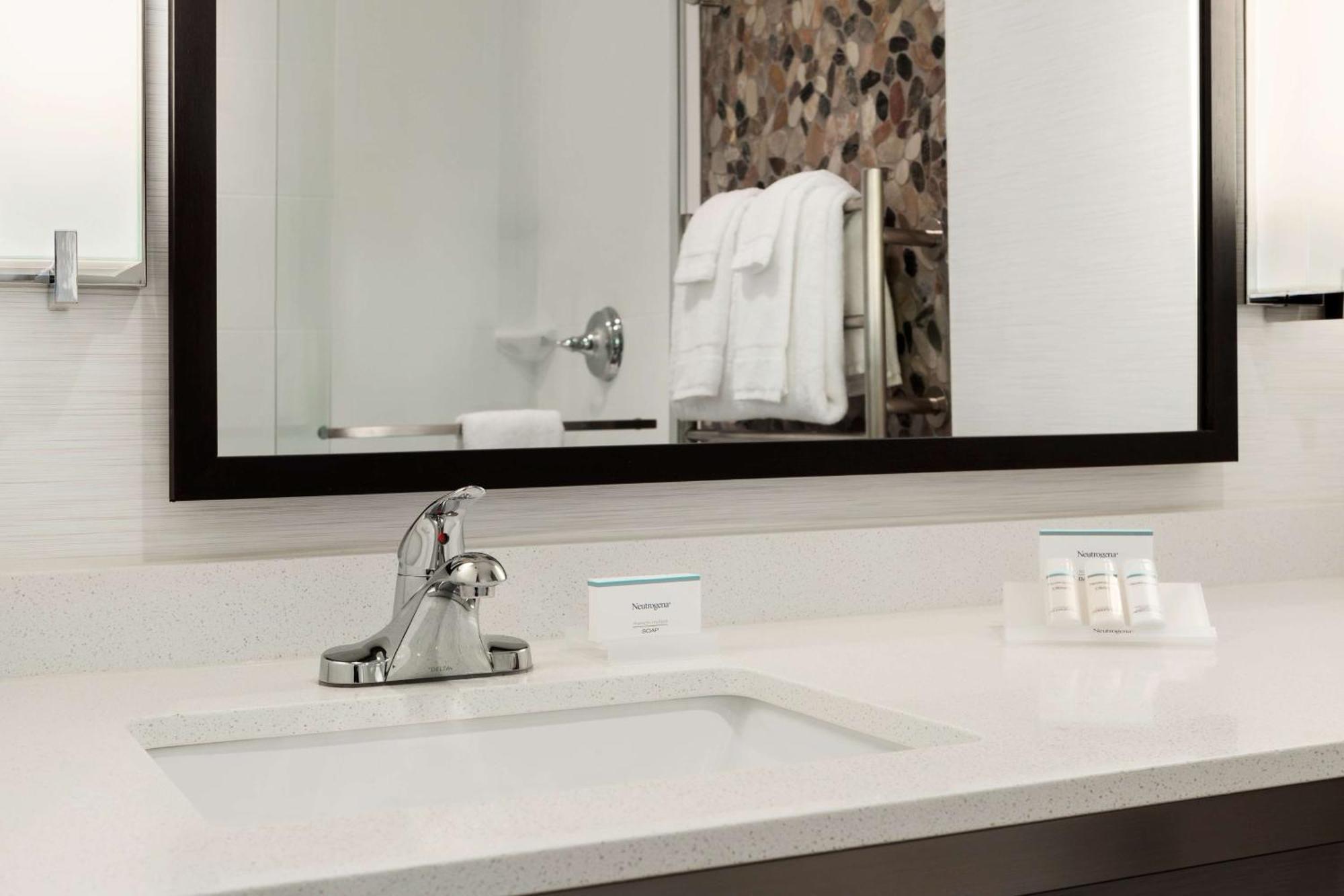Hilton Garden Inn Charlotte Southpark Экстерьер фото