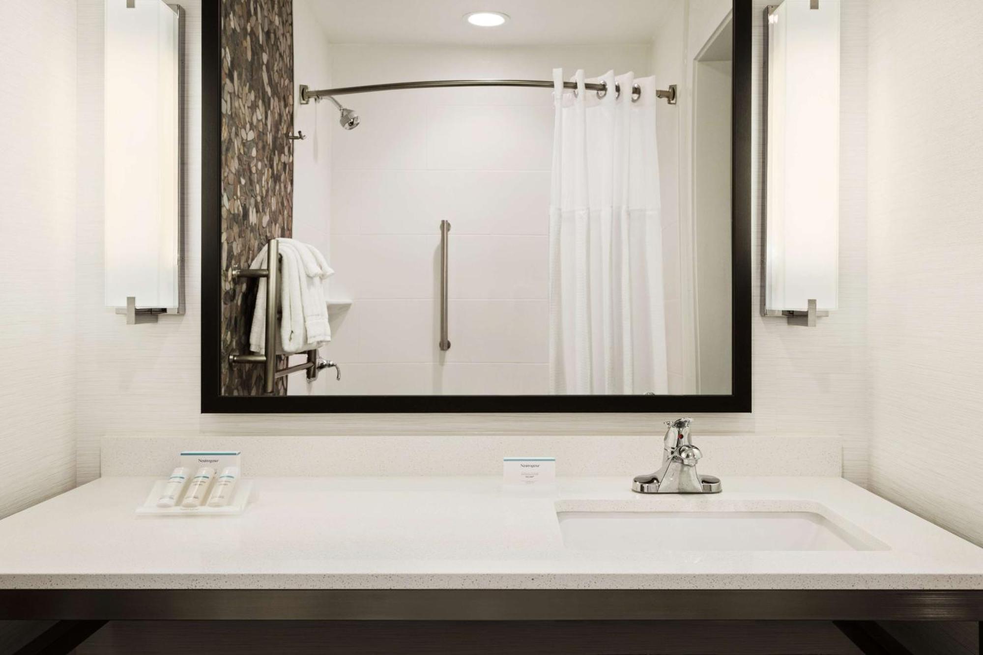 Hilton Garden Inn Charlotte Southpark Экстерьер фото
